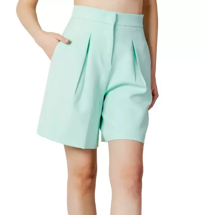 Hinnominate Women's Elegant Bermuda Shorts in Sumptuous Green