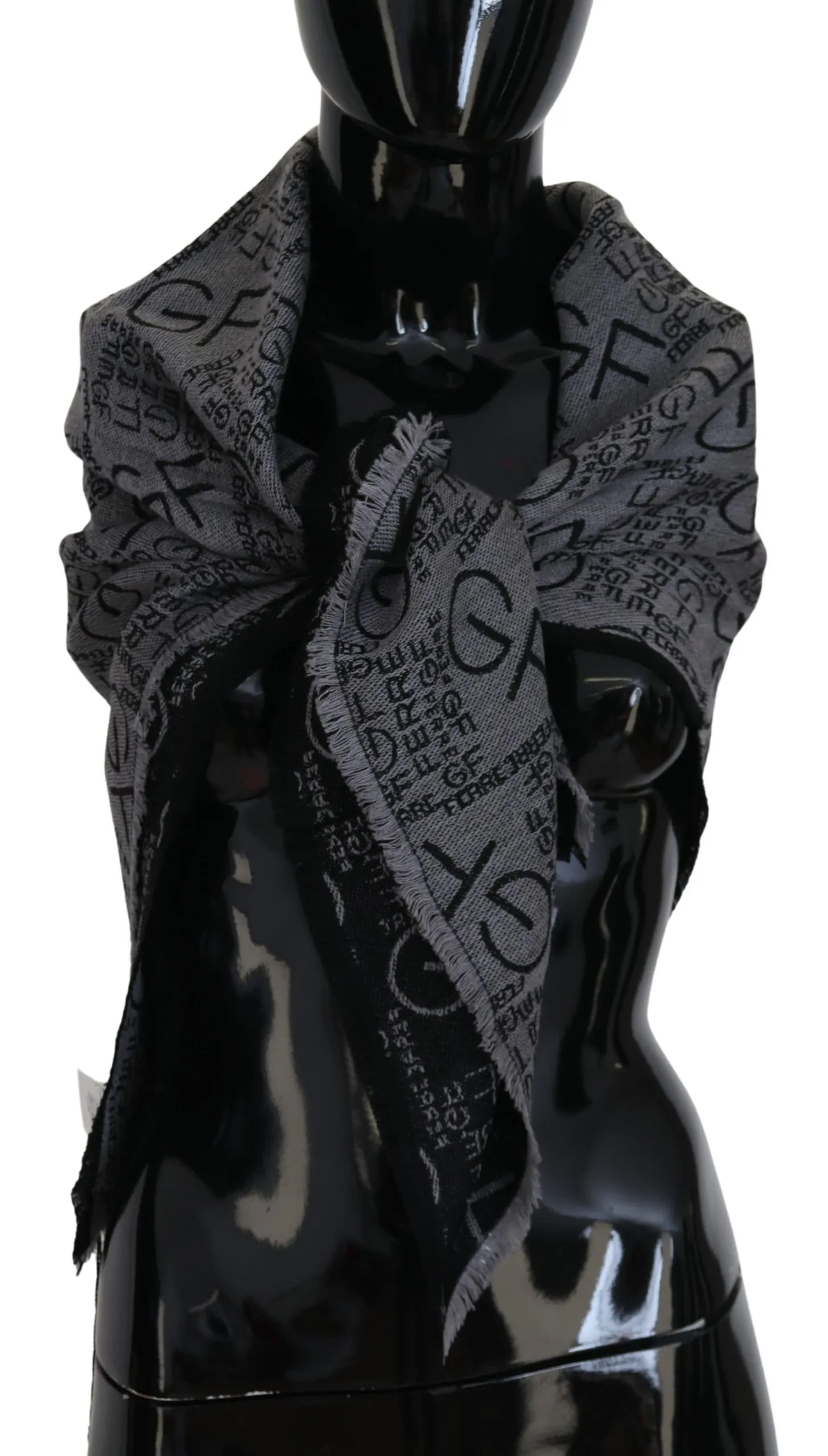 GF Ferre Women's Elegance Unwrapped in a Wool Scarf