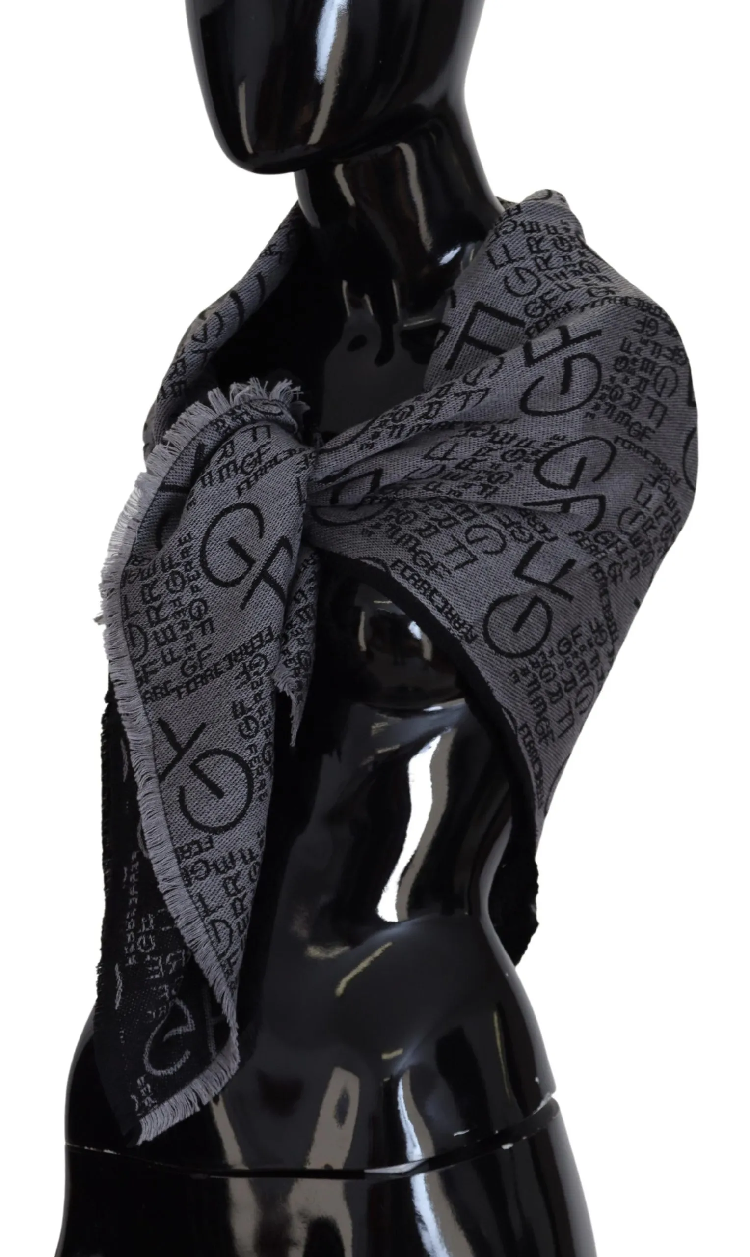 GF Ferre Women's Elegance Unwrapped in a Wool Scarf