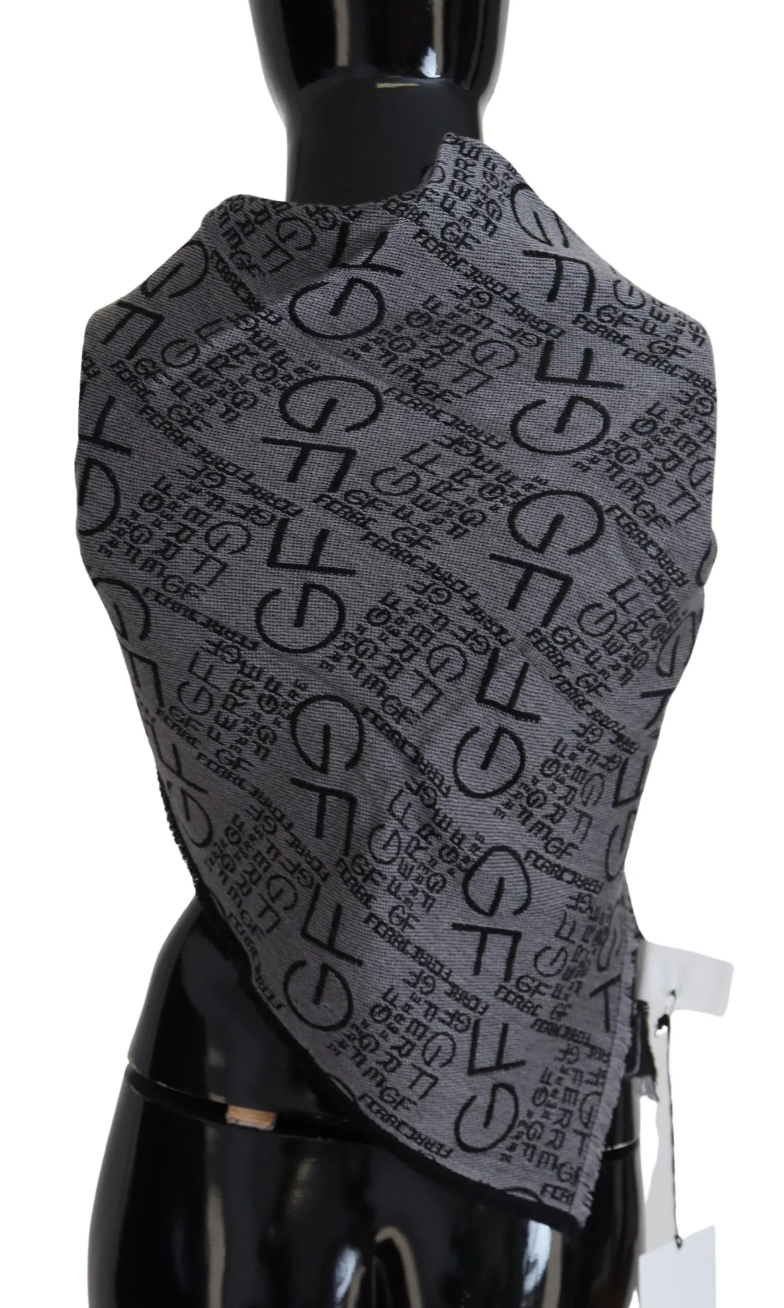 GF Ferre Women's Elegance Unwrapped in a Wool Scarf