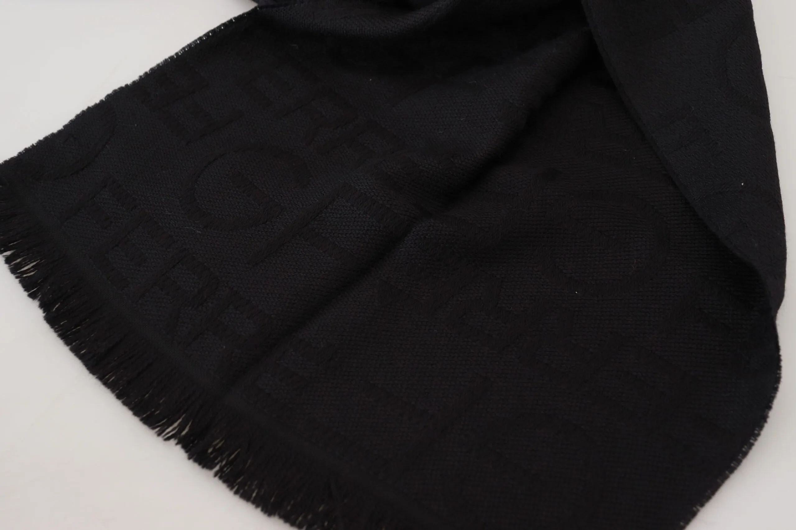 GF Ferre Women's Elegant Wool Scarf with Fringes