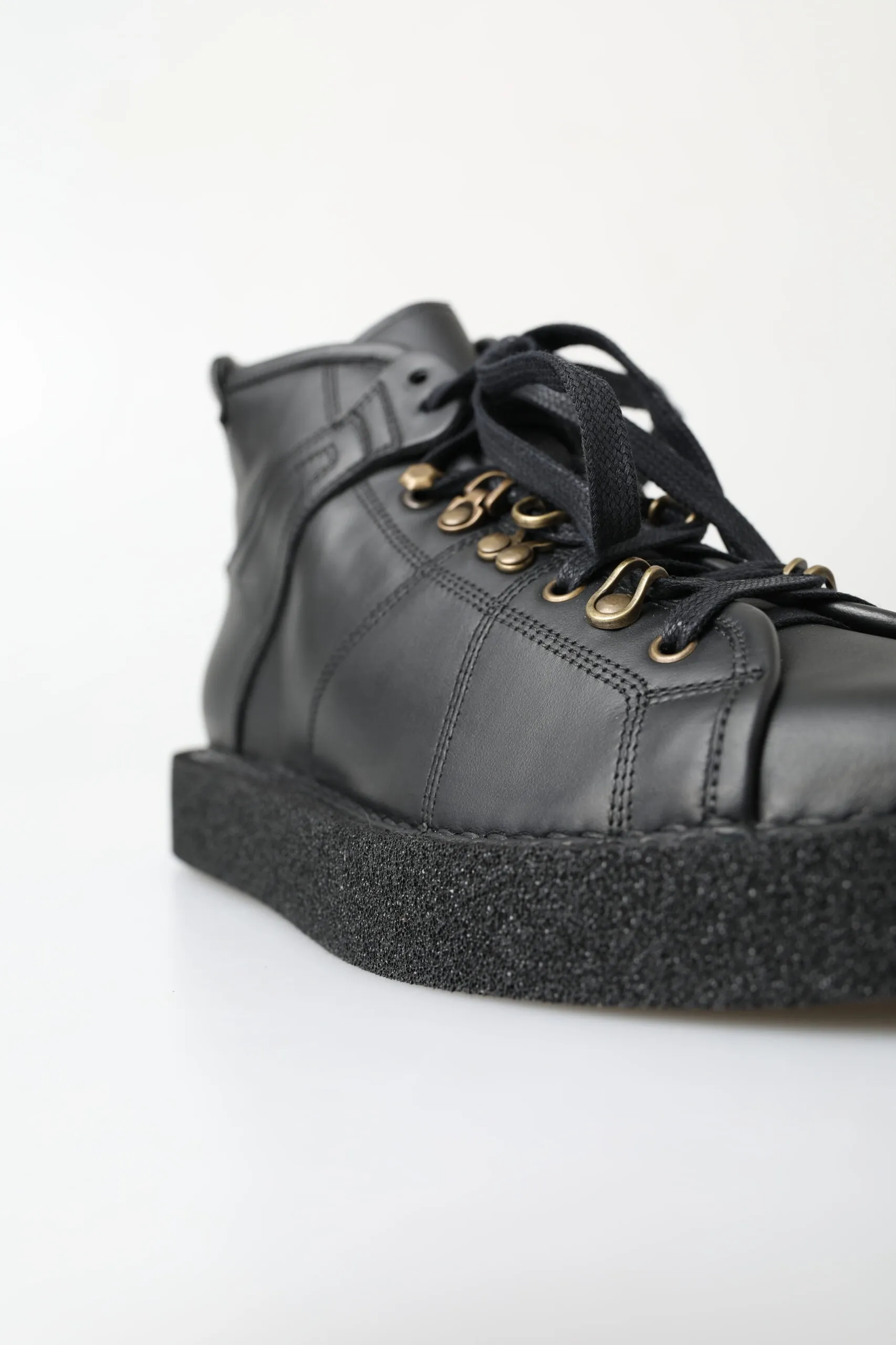 Dolce & Gabbana Men's Elegant Ankle Boots with Silver Chain Detail