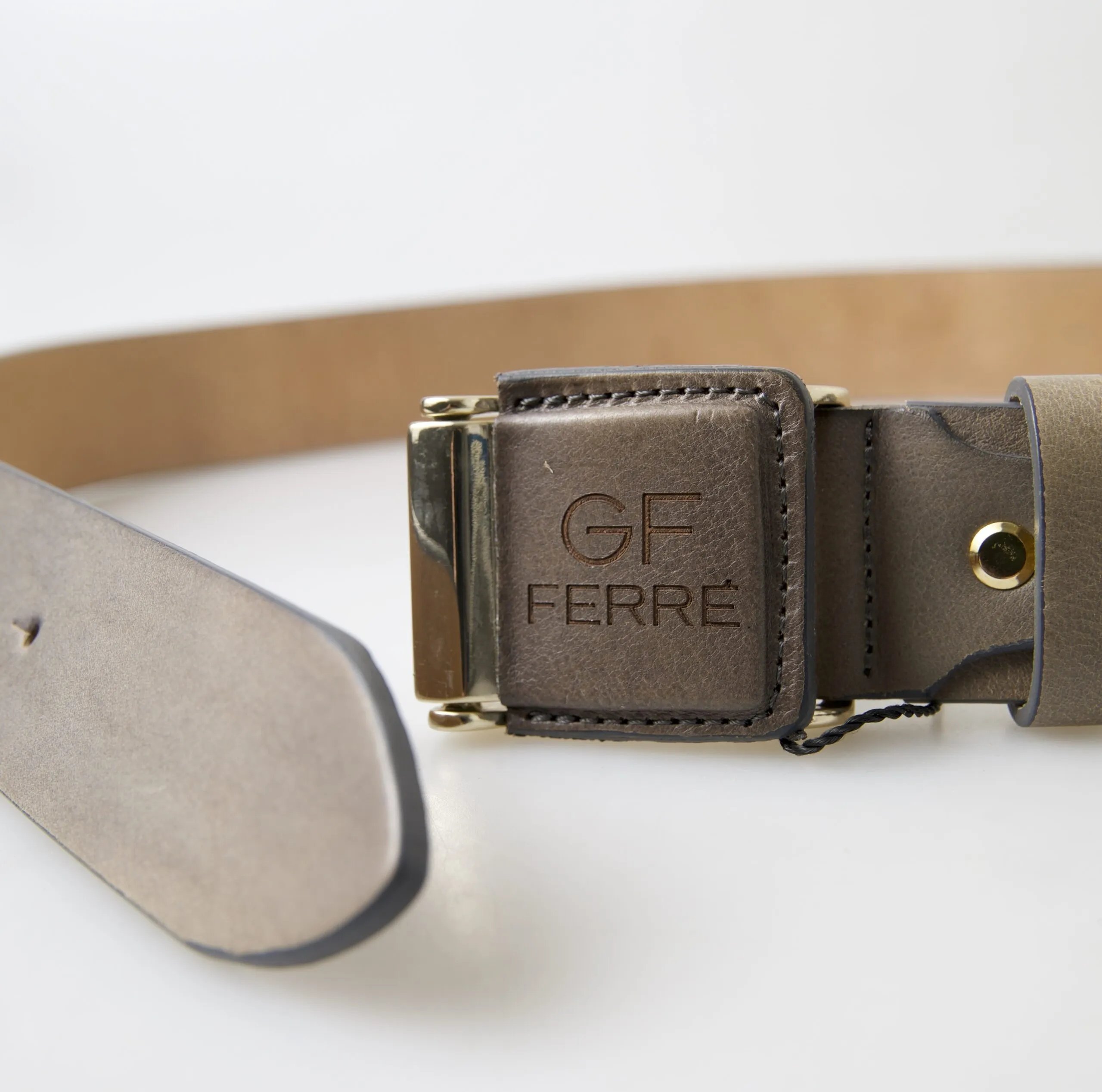 GF Ferre Women's Elegant Leather Fashion Belt with Engraved Buckle