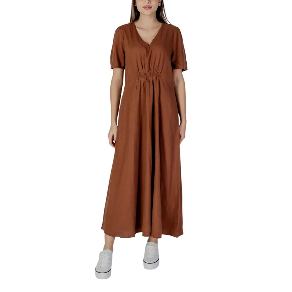 B.Young Women's Brown Linen Dress