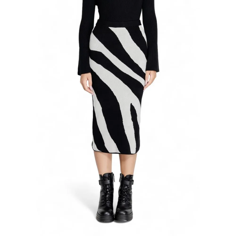 Vero Moda Women's Black Viscose Skirt