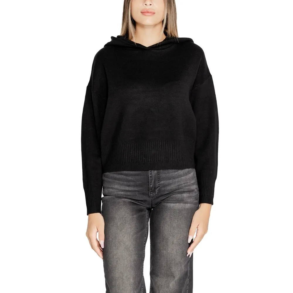 Vero Moda Women's Black Viscose Tops & T-Shirt