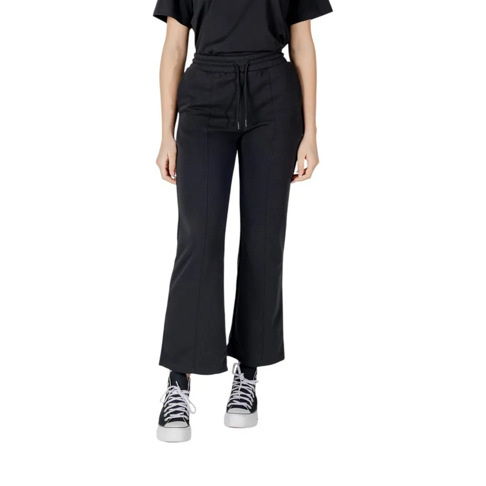 Converse Women's Black Cotton Jeans & Pant