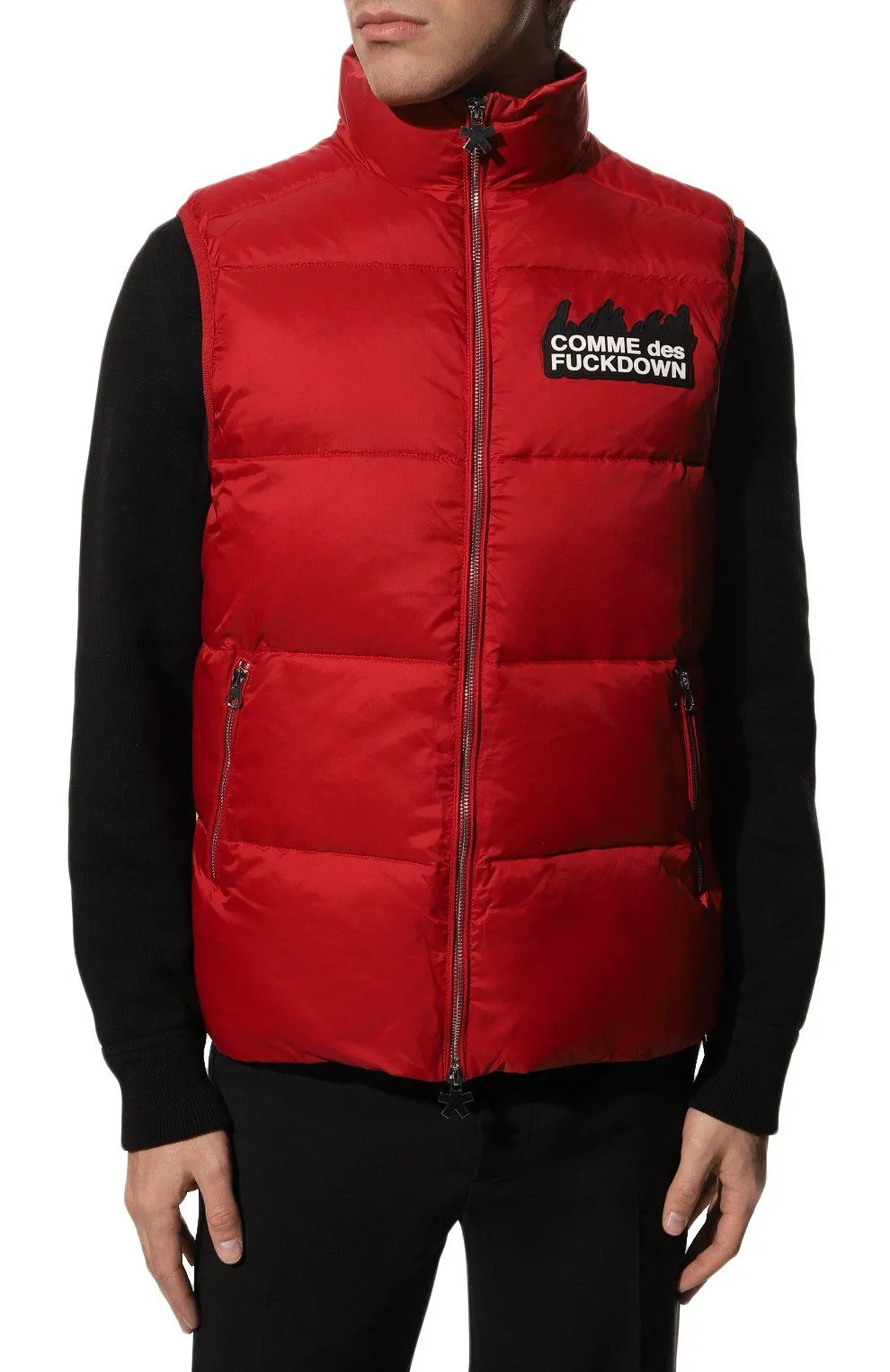 Comme Des Fuckdown Men's Sleek Sleeveless Padded Gilet in Radiant Red