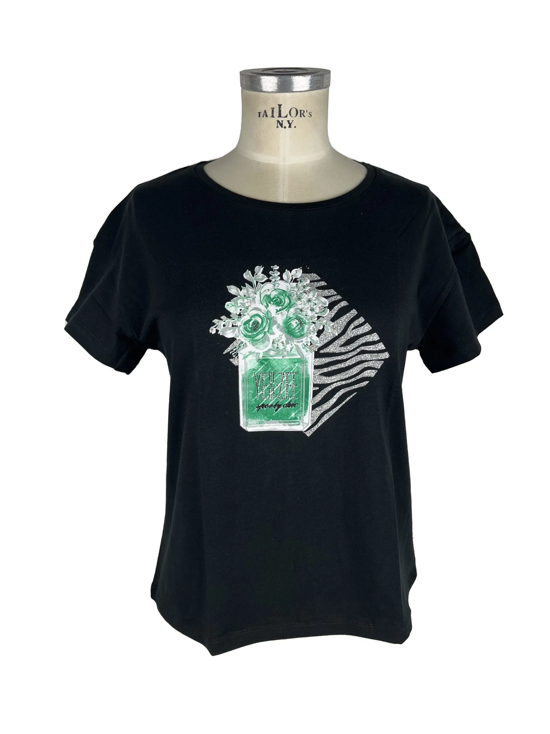Yes Zee Women's Chic Black Stretch T-Shirt with Front Print